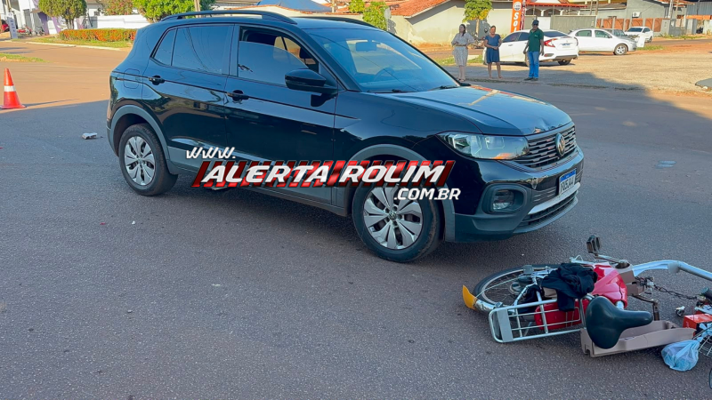 Carro e bicicleta elétrica se envolvem em acidente no centro de Rolim de Moura Carro e bicicleta elétrica se envolvem em acidente no centro de Rolim de Moura