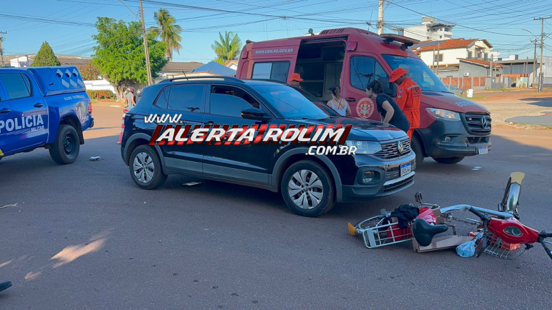 Carro e bicicleta elétrica se envolvem em acidente no centro de Rolim de Moura Carro e bicicleta elétrica se envolvem em acidente no centro de Rolim de Moura