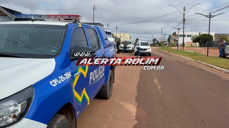 Colisão traseira foi registrada enquanto condutora tentava estacionar veículo em residência, em Rolim de Moura Colisão traseira foi registrada enquanto condutora tentava estacionar veículo em residência, em Rolim de Moura