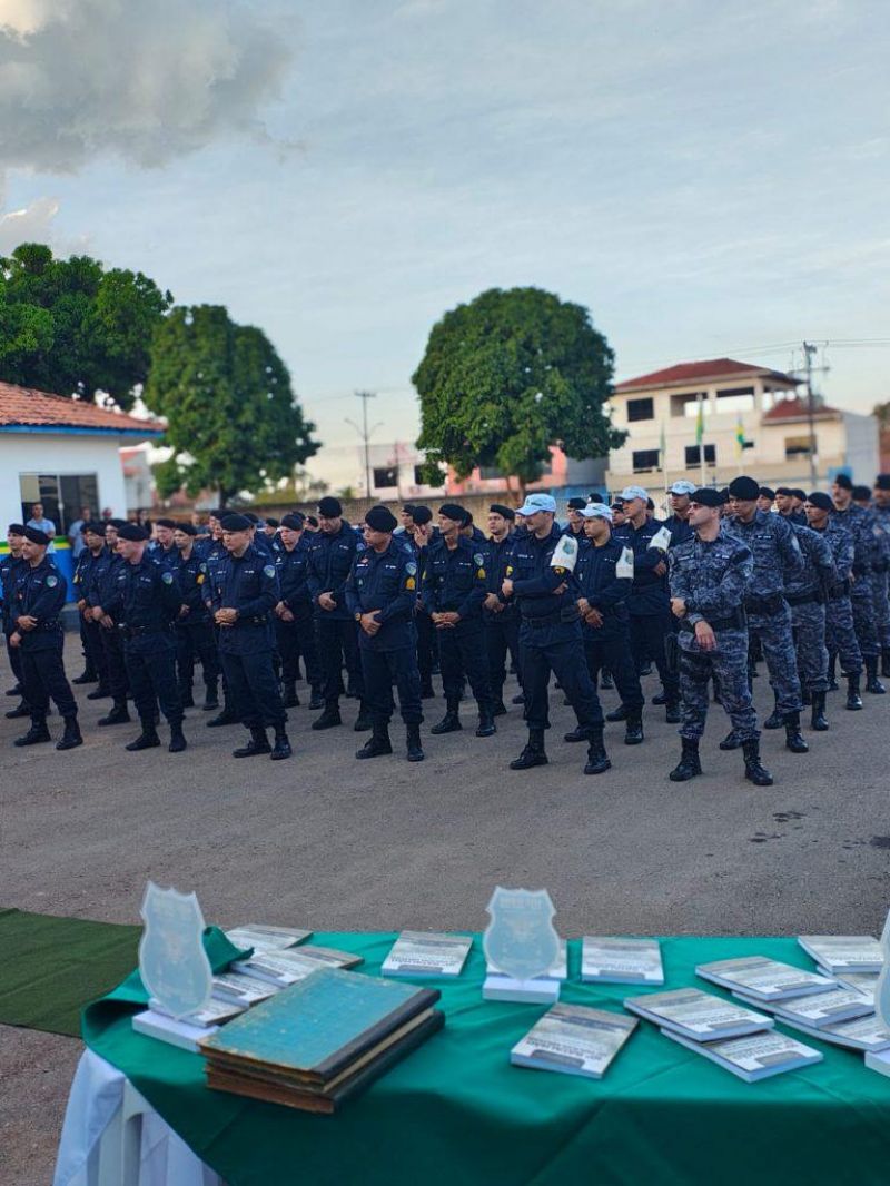 LIVRO RESGATA A HISTÓRIA DA POLÍCIA MILITAR NA ZONA DA MATA, O 10º BPM LIVRO RESGATA A HISTÓRIA DA POLÍCIA MILITAR NA ZONA DA MATA, O 10º BPM