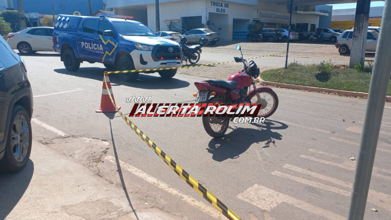 Motociclista fica ferida após colisão com carro na área central de Rolim de Moura Motociclista fica ferida após colisão com carro na área central de Rolim de Moura