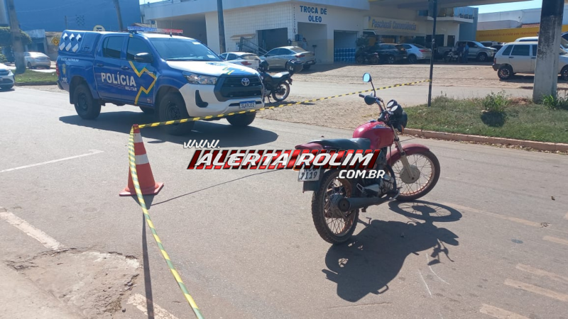 Motociclista fica ferida após colisão com carro na área central de Rolim de Moura Motociclista fica ferida após colisão com carro na área central de Rolim de Moura