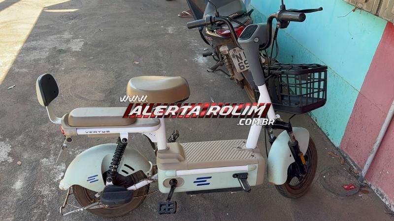 Terceiro acidente do dia: condutora de bicicleta elétrica ficou ferida após colisão com carro em rotatória, em Rolim de Moura Terceiro acidente do dia: condutora de bicicleta elétrica ficou ferida após colisão com carro em rotatória, em Rolim de Moura