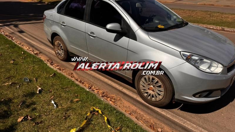 Terceiro acidente do dia: condutora de bicicleta elétrica ficou ferida após colisão com carro em rotatória, em Rolim de Moura Terceiro acidente do dia: condutora de bicicleta elétrica ficou ferida após colisão com carro em rotatória, em Rolim de Moura