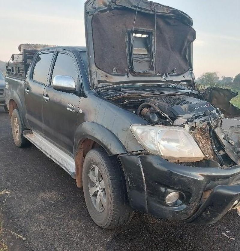 Vaca na pista provoca grave acidente e destrói Toyota Hilux na BR-429, em São Francisco do Guaporé Vaca na pista provoca grave acidente e destrói Toyota Hilux na BR-429, em São Francisco do Guaporé