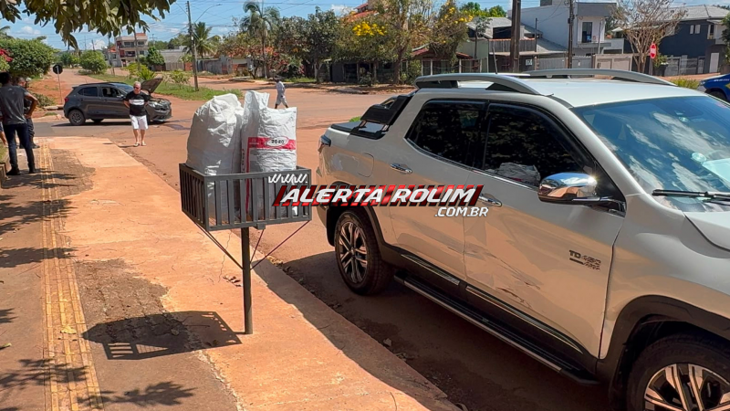 Acidente entre dois carros foi registrado cruzamento da Rua Corumbiara com Avenida Manaus, em Rolim de Moura Acidente entre dois carros foi registrado cruzamento da Rua Corumbiara com Avenida Manaus, em Rolim de Moura