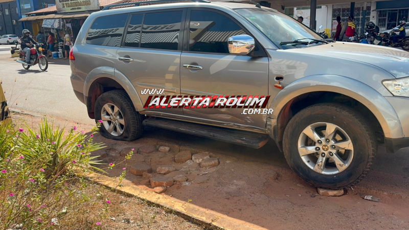 Acidente de trânsito envolvendo dois veículos foi registrado em cruzamento no Centro de Rolim de Moura Acidente de trânsito envolvendo dois veículos foi registrado em cruzamento no Centro de Rolim de Moura