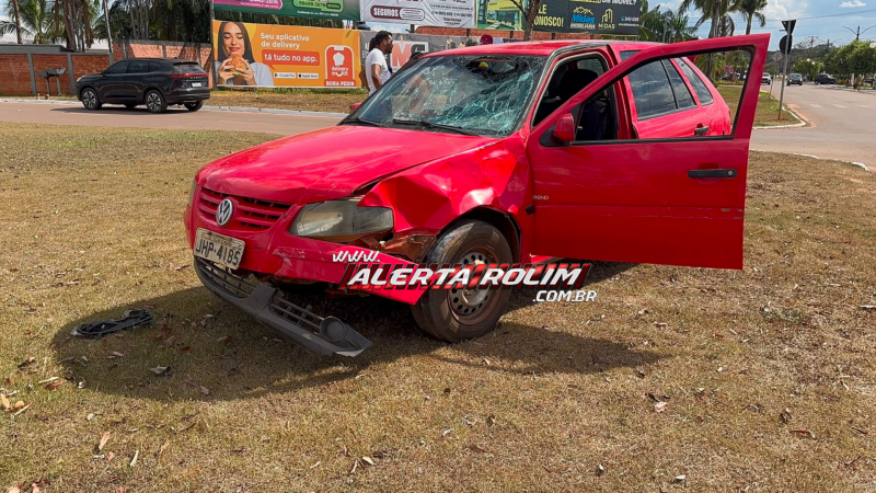 Acidente em rotatória deixa motociclista ferido em Rolim de Moura Acidente em rotatória deixa motociclista ferido em Rolim de Moura
