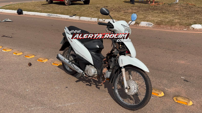 Acidente em rotatória deixa motociclista ferido em Rolim de Moura Acidente em rotatória deixa motociclista ferido em Rolim de Moura