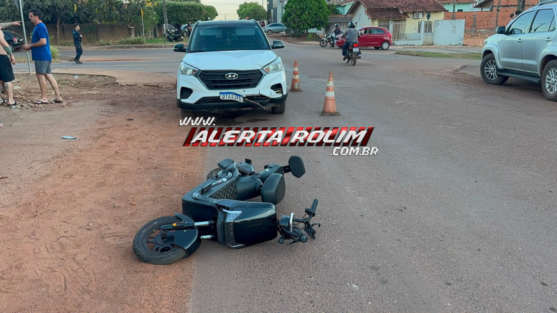 Adolescente que retornava da escola em bicicleta elétrica fica ferido após colisão com carro, em Rolim de Moura Adolescente que retornava da escola em bicicleta elétrica fica ferido após colisão com carro, em Rolim de Moura
