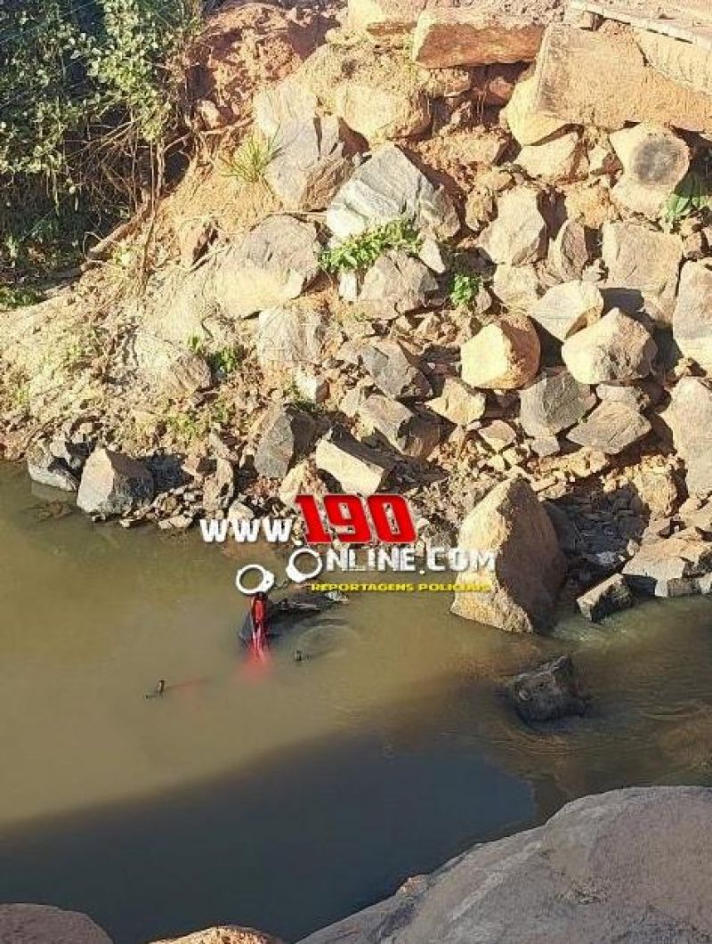 Alta Floresta – Motociclista morre após perder controle da direção e cair em rio na zona rural Alta Floresta – Motociclista morre após perder controle da direção e cair em rio na zona rural