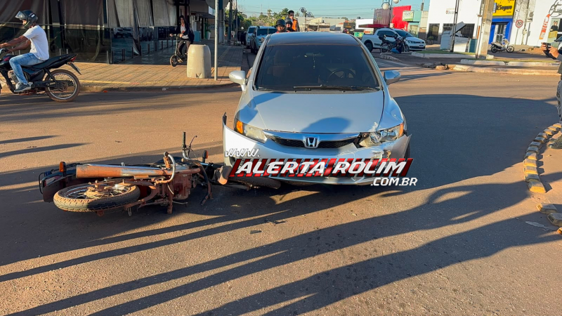 EM ROTATÓRIA - Primeiro dia do mês começa com registro de acidente de trânsito no Centro da cidade EM ROTATÓRIA - Primeiro dia do mês começa com registro de acidente de trânsito no Centro da cidade