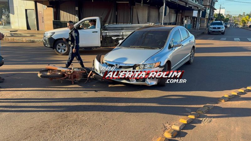 EM ROTATÓRIA - Primeiro dia do mês começa com registro de acidente de trânsito no Centro da cidade EM ROTATÓRIA - Primeiro dia do mês começa com registro de acidente de trânsito no Centro da cidade