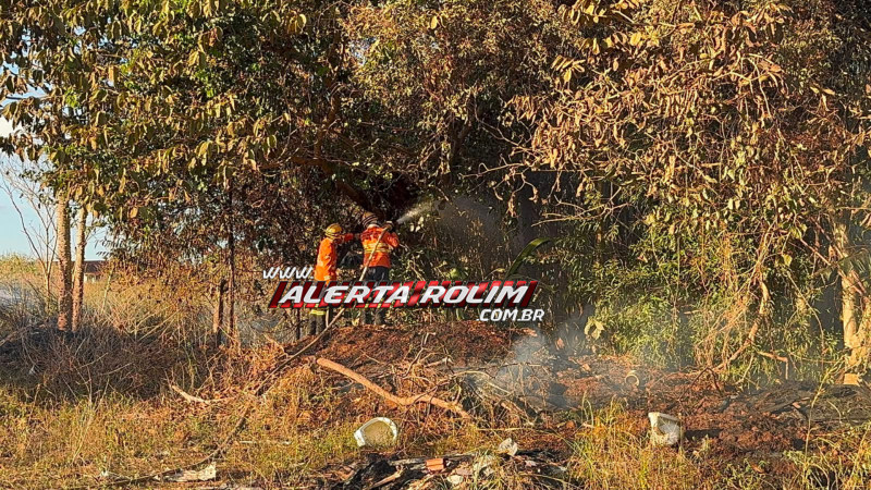 Incêndio em vegetação mobiliza Corpo de Bombeiros e Semmadu em Rolim de Moura Incêndio em vegetação mobiliza Corpo de Bombeiros e Semmadu em Rolim de Moura