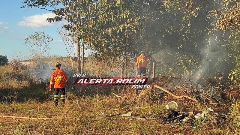 Incêndio em vegetação mobiliza Corpo de Bombeiros e Semmadu em Rolim de Moura Incêndio em vegetação mobiliza Corpo de Bombeiros e Semmadu em Rolim de Moura