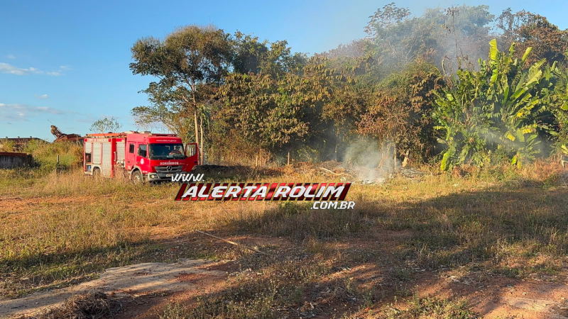 Incêndio em vegetação mobiliza Corpo de Bombeiros e Semmadu em Rolim de Moura Incêndio em vegetação mobiliza Corpo de Bombeiros e Semmadu em Rolim de Moura
