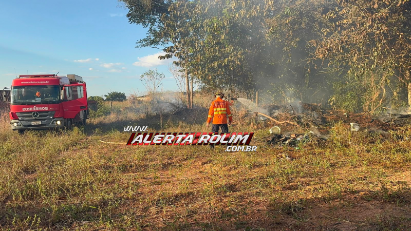 Incêndio em vegetação mobiliza Corpo de Bombeiros e Semmadu em Rolim de Moura Incêndio em vegetação mobiliza Corpo de Bombeiros e Semmadu em Rolim de Moura
