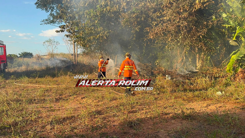 Incêndio em vegetação mobiliza Corpo de Bombeiros e Semmadu em Rolim de Moura Incêndio em vegetação mobiliza Corpo de Bombeiros e Semmadu em Rolim de Moura