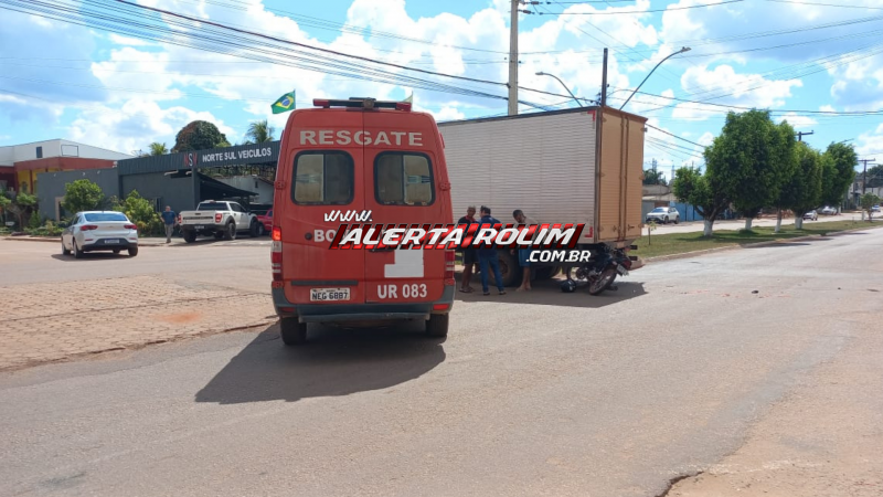 Motociclista fica ferido após colidir na traseira de caminhão em Rolim de Moura Motociclista fica ferido após colidir na traseira de caminhão em Rolim de Moura