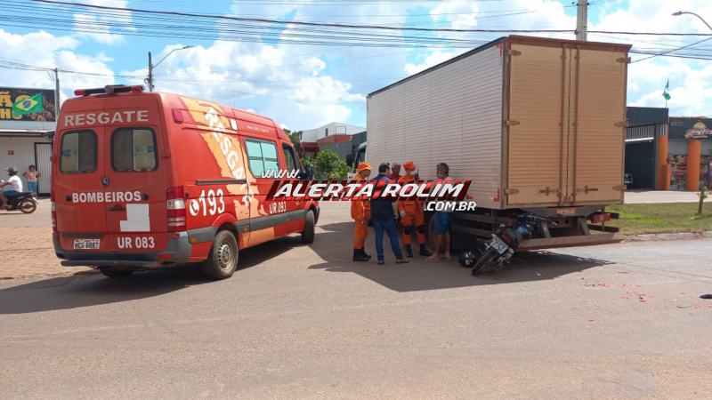 Motociclista fica ferido após colidir na traseira de caminhão em Rolim de Moura Motociclista fica ferido após colidir na traseira de caminhão em Rolim de Moura