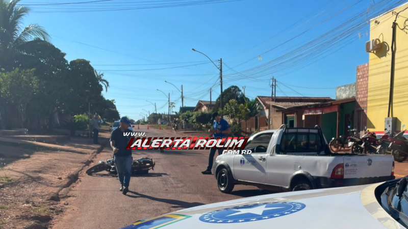 Mulher fica ferida e é socorrida pelos bombeiros após acidente entre carro e moto, em Rolim de Moura Mulher fica ferida e é socorrida pelos bombeiros após acidente entre carro e moto, em Rolim de Moura