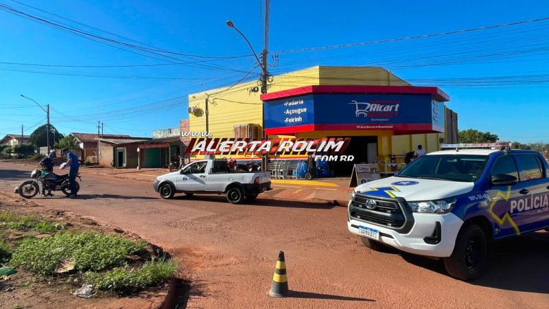 Mulher fica ferida e é socorrida pelos bombeiros após acidente entre carro e moto, em Rolim de Moura Mulher fica ferida e é socorrida pelos bombeiros após acidente entre carro e moto, em Rolim de Moura
