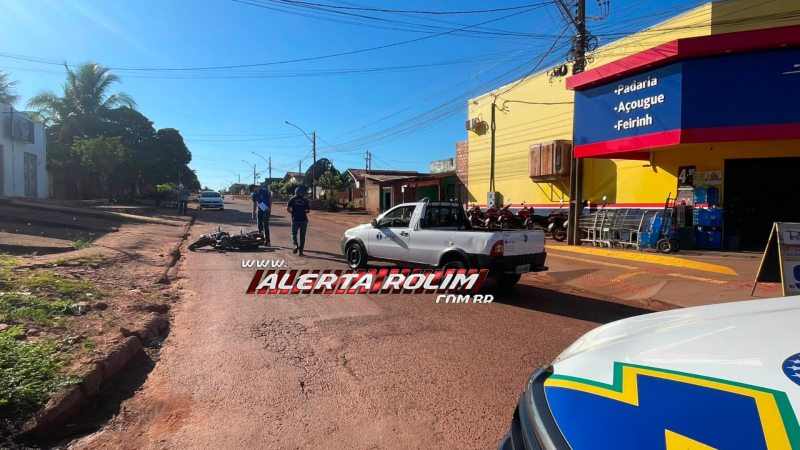 Mulher fica ferida e é socorrida pelos bombeiros após acidente entre carro e moto, em Rolim de Moura Mulher fica ferida e é socorrida pelos bombeiros após acidente entre carro e moto, em Rolim de Moura