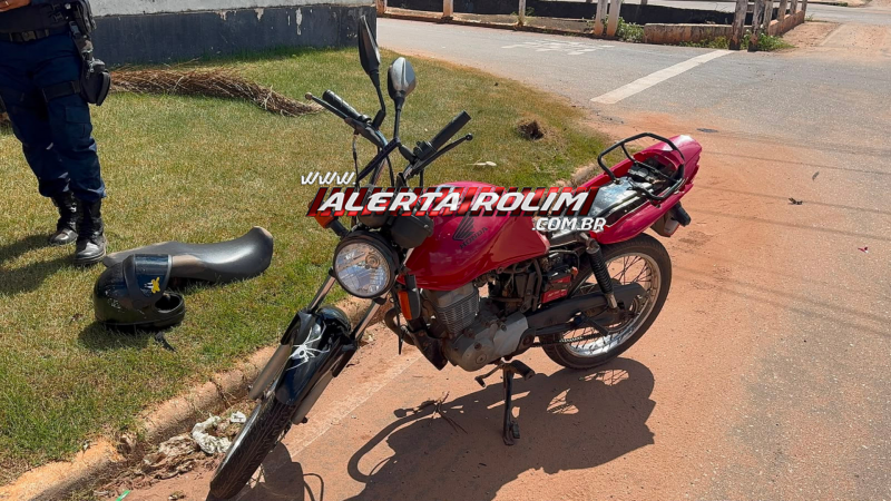 Terceiro acidente de trânsito do dia envolveu carro e moto e ocorreu na região Central de Rolim de Moura Terceiro acidente de trânsito do dia envolveu carro e moto e ocorreu na região Central de Rolim de Moura