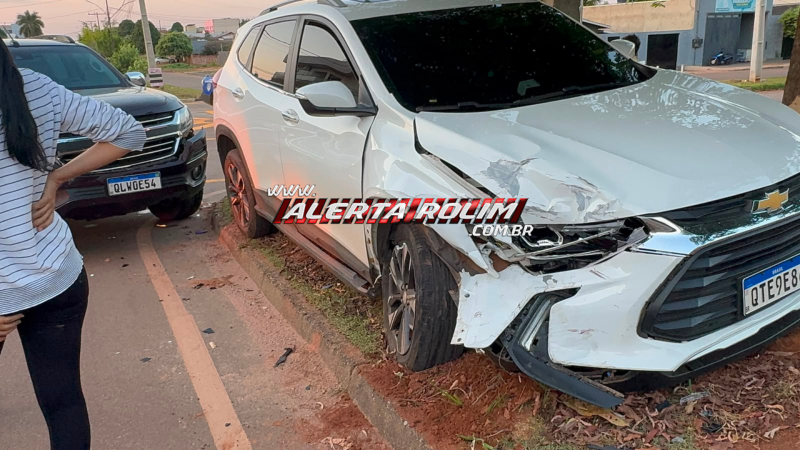 Acidente entre dois carros é registrado em Rolim de Moura Acidente entre dois carros é registrado em Rolim de Moura