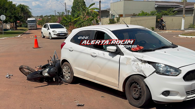 Motociclista fica ferida após colisão com carro em cruzamento de Rolim de Moura Motociclista fica ferida após colisão com carro em cruzamento de Rolim de Moura