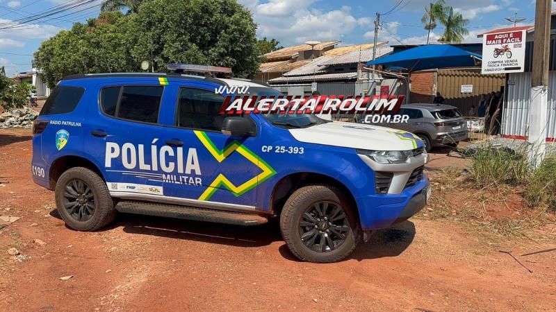 Motociclista fica ferido após colidir na traseira de carro estacionado em Rolim de Moura Motociclista fica ferido após colidir na traseira de carro estacionado em Rolim de Moura