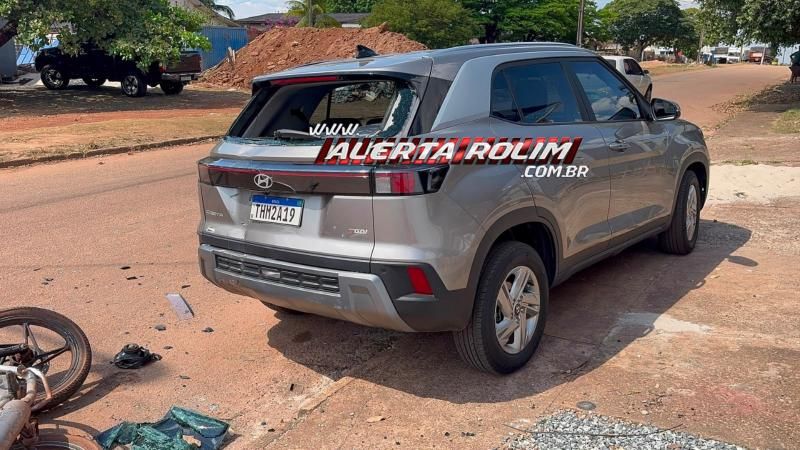 Motociclista fica ferido após colidir na traseira de carro estacionado em Rolim de Moura Motociclista fica ferido após colidir na traseira de carro estacionado em Rolim de Moura