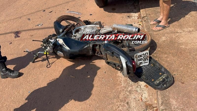 Motociclista fica ferido após colidir na traseira de carro estacionado em Rolim de Moura Motociclista fica ferido após colidir na traseira de carro estacionado em Rolim de Moura