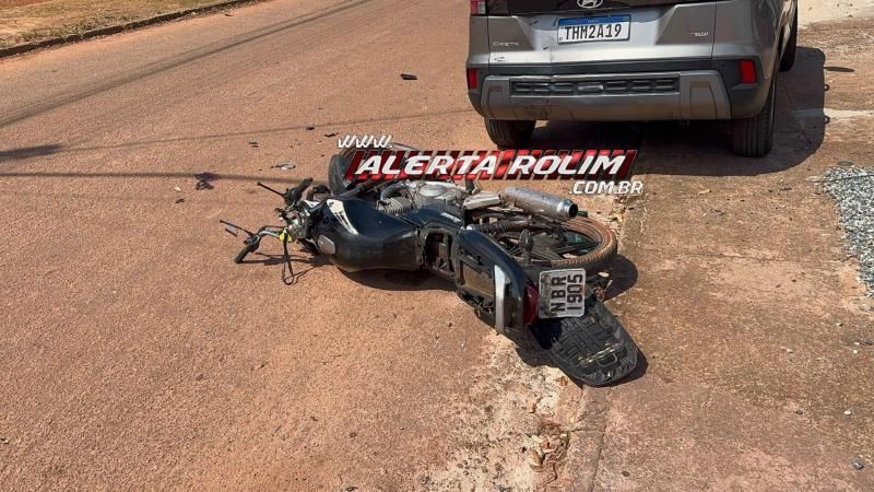 Motociclista fica ferido após colidir na traseira de carro estacionado em Rolim de Moura Motociclista fica ferido após colidir na traseira de carro estacionado em Rolim de Moura