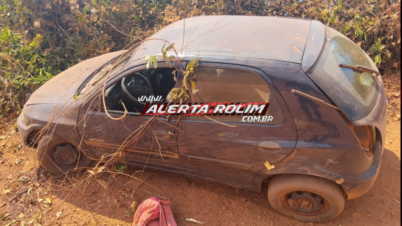 Mulher é lançada para fora do carro após capotar o veículo na zona rural, em Rolim de Moura Mulher é lançada para fora do carro após capotar o veículo na zona rural, em Rolim de Moura