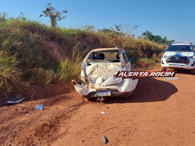 Mulher sofre ferimentos graves após capotamento de Fiat Siena na Linha 180, em Rolim de Moura Mulher sofre ferimentos graves após capotamento de Fiat Siena na Linha 180, em Rolim de Moura