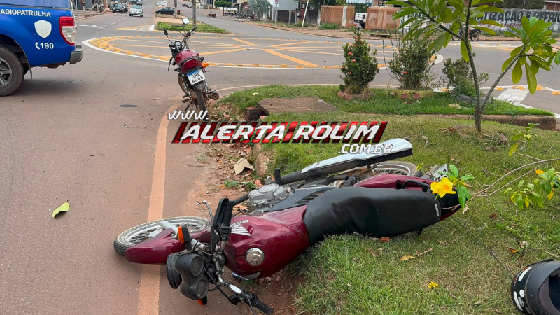 Acidente em rotatória envolvendo duas motocicletas deixa dois feridos no centro de Rolim de Moura Acidente em rotatória envolvendo duas motocicletas deixa dois feridos no centro de Rolim de Moura