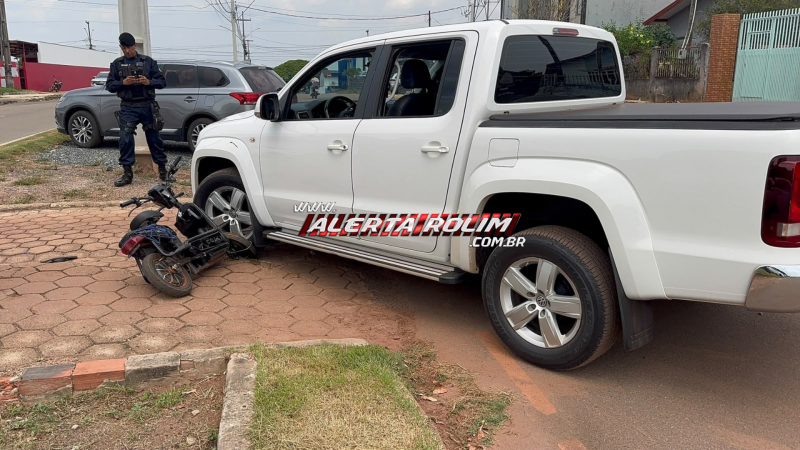 Acidente entre caminhonete e bicicleta elétrica deixa adolescente ferido em Rolim de Moura Acidente entre caminhonete e bicicleta elétrica deixa adolescente ferido em Rolim de Moura