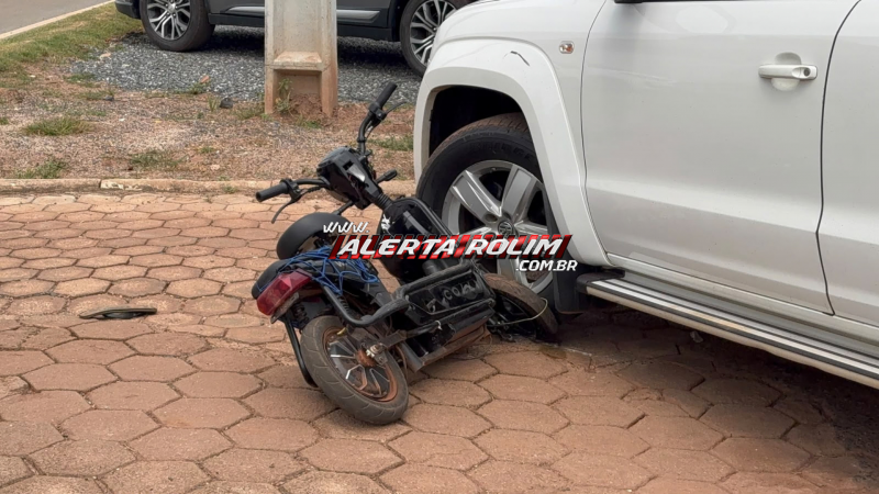 Acidente entre caminhonete e bicicleta elétrica deixa adolescente ferido em Rolim de Moura Acidente entre caminhonete e bicicleta elétrica deixa adolescente ferido em Rolim de Moura
