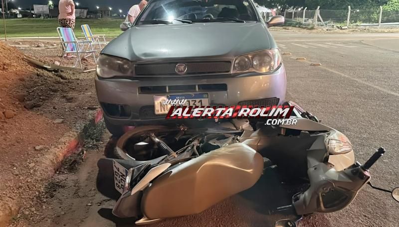 Acidente entre carro e motoneta deixou mulher ferida, em Rolim de Moura Acidente entre carro e motoneta deixou mulher ferida, em Rolim de Moura