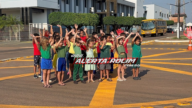 Ato Cívico do Dia Nacional do Trânsito foi realizado nesta sexta-feira, em Rolim de Moura Ato Cívico do Dia Nacional do Trânsito foi realizado nesta sexta-feira, em Rolim de Moura