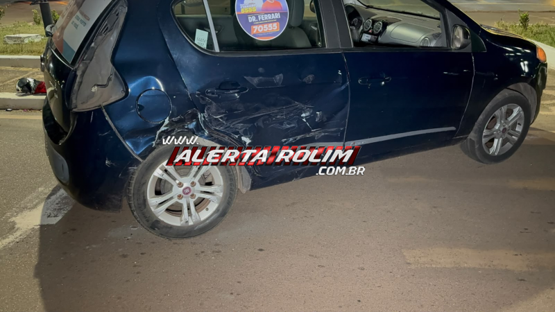 Colisão entre dois carros foi registrada em rotatória de Rolim de Moura Colisão entre dois carros foi registrada em rotatória de Rolim de Moura