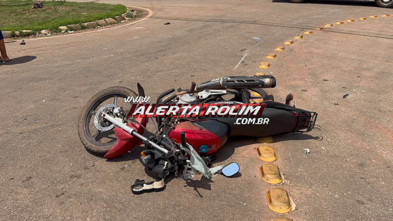 Grave acidente de trânsito em rotatória deixou motociclista com fratura exposta em uma das pernas nesta tarde, em Rolim de Moura; veja o vídeo Grave acidente de trânsito em rotatória deixou motociclista com fratura exposta em uma das pernas nesta tarde, em Rolim de Moura; veja o vídeo