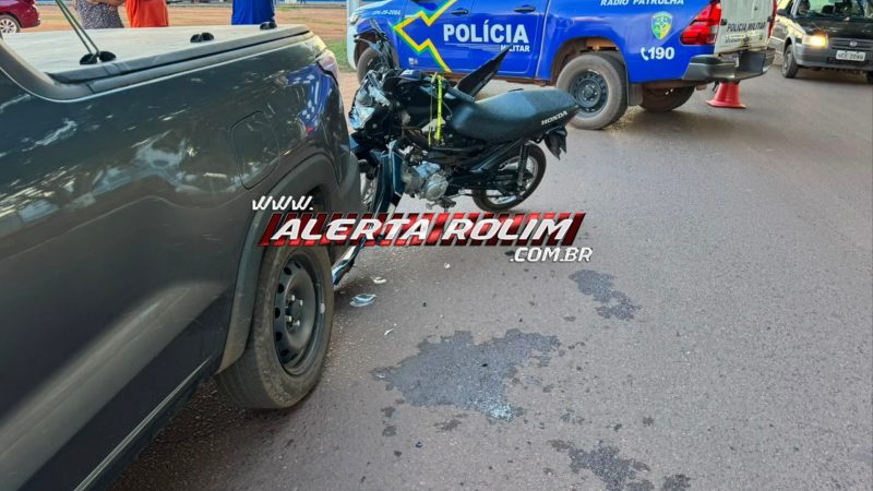 Motociclista fica gravemente ferido após colidir contra traseira de Strada em Rolim de Moura Motociclista fica gravemente ferido após colidir contra traseira de Strada em Rolim de Moura
