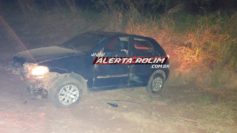 Mulher perde controle de veículo e capota na zona rural de Rolim de Moura; duas pessoas foram socorridas pelos bombeiros Mulher perde controle de veículo e capota na zona rural de Rolim de Moura; duas pessoas foram socorridas pelos bombeiros