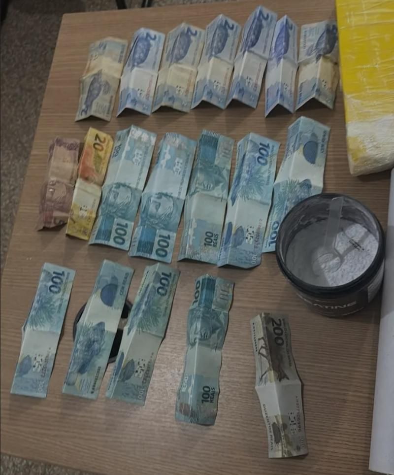 Operação policial apreende quase 19 quilos de drogas em Espigão do Oeste Operação policial apreende quase 19 quilos de drogas em Espigão do Oeste