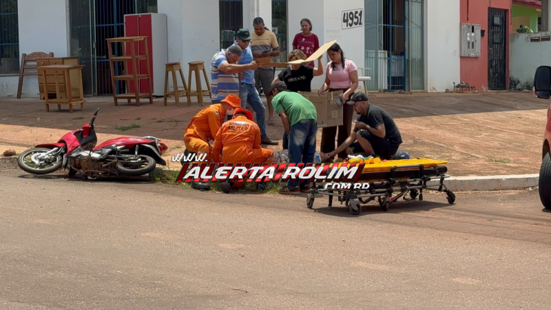Passageira de moto sofreu fratura em uma das pernas após ser atingida por carro nesta tarde, em Rolim de Moura Passageira de moto sofreu fratura em uma das pernas após ser atingida por carro nesta tarde, em Rolim de Moura
