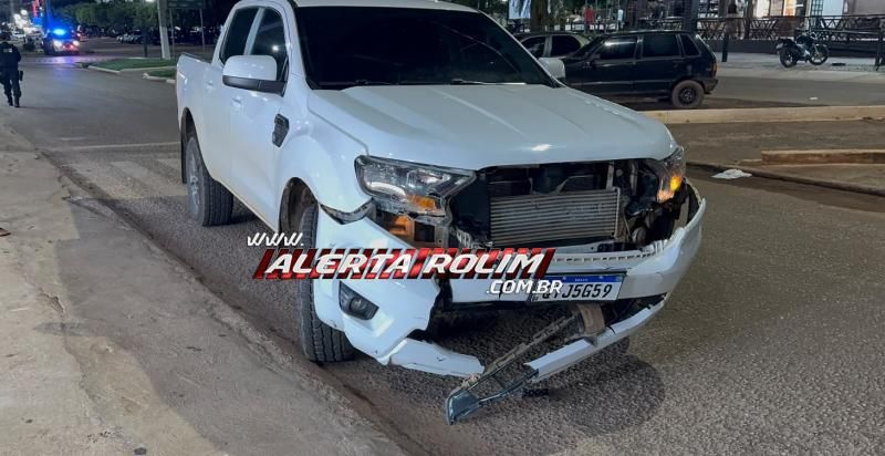 Acidente de trânsito em rotatória deixou duas pessoas feridas na noite de sexta-feira, em Rolim de Moura Acidente de trânsito em rotatória deixou duas pessoas feridas na noite de sexta-feira, em Rolim de Moura