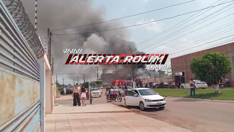 ATUALIZADA - Incêndio de grandes proporções é registrado na garagem de ônibus do Frigorífico Minerva Food, em Rolim de Moura; novas imagens ATUALIZADA - Incêndio de grandes proporções é registrado na garagem de ônibus do Frigorífico Minerva Food, em Rolim de Moura; novas imagens