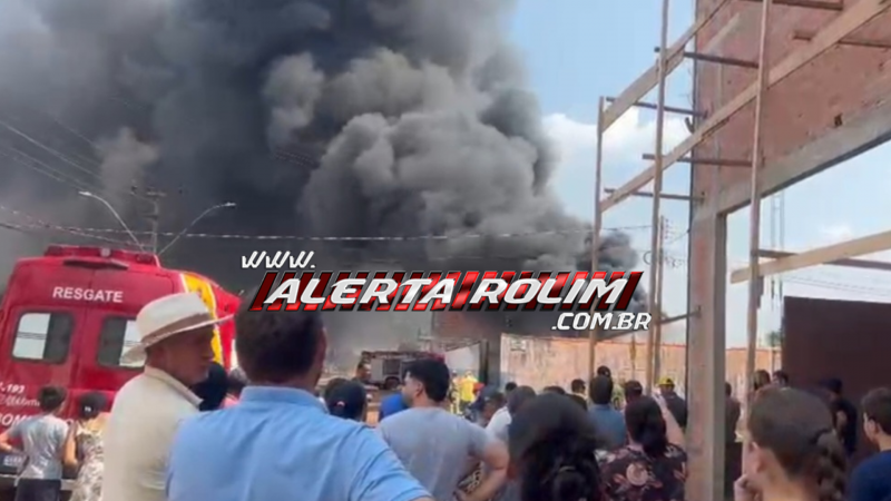 ATUALIZADA - Incêndio de grandes proporções é registrado na garagem de ônibus do Frigorífico Minerva Food, em Rolim de Moura; novas imagens ATUALIZADA - Incêndio de grandes proporções é registrado na garagem de ônibus do Frigorífico Minerva Food, em Rolim de Moura; novas imagens